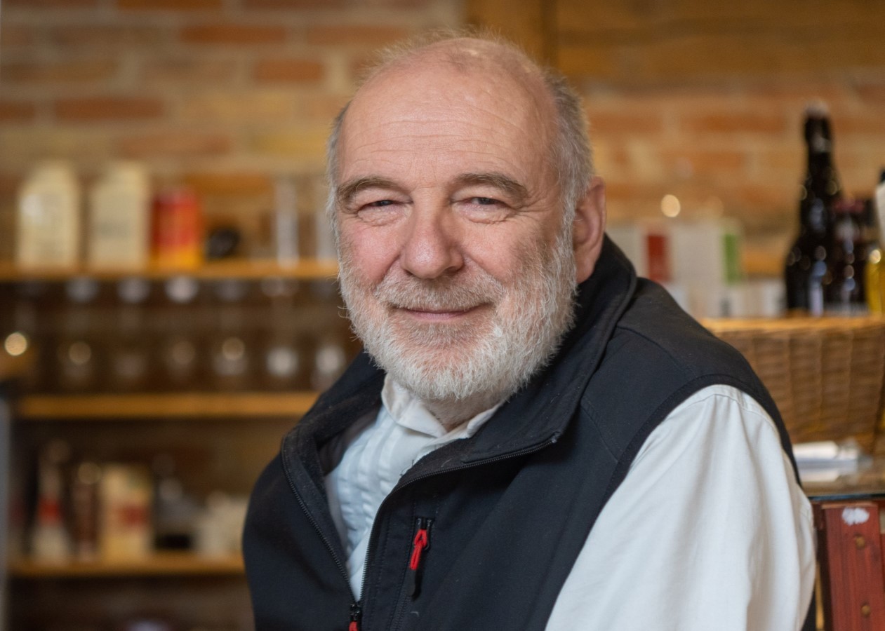 BU: Bernd Kleist, Geschäftsführer der Meck-Schweizer Logistik, berichtet über seine Erfahrung mit einer solarstrombetriebenen E-Fahrzeugflotte (Foto: LEKA MV/Ecki Raff)