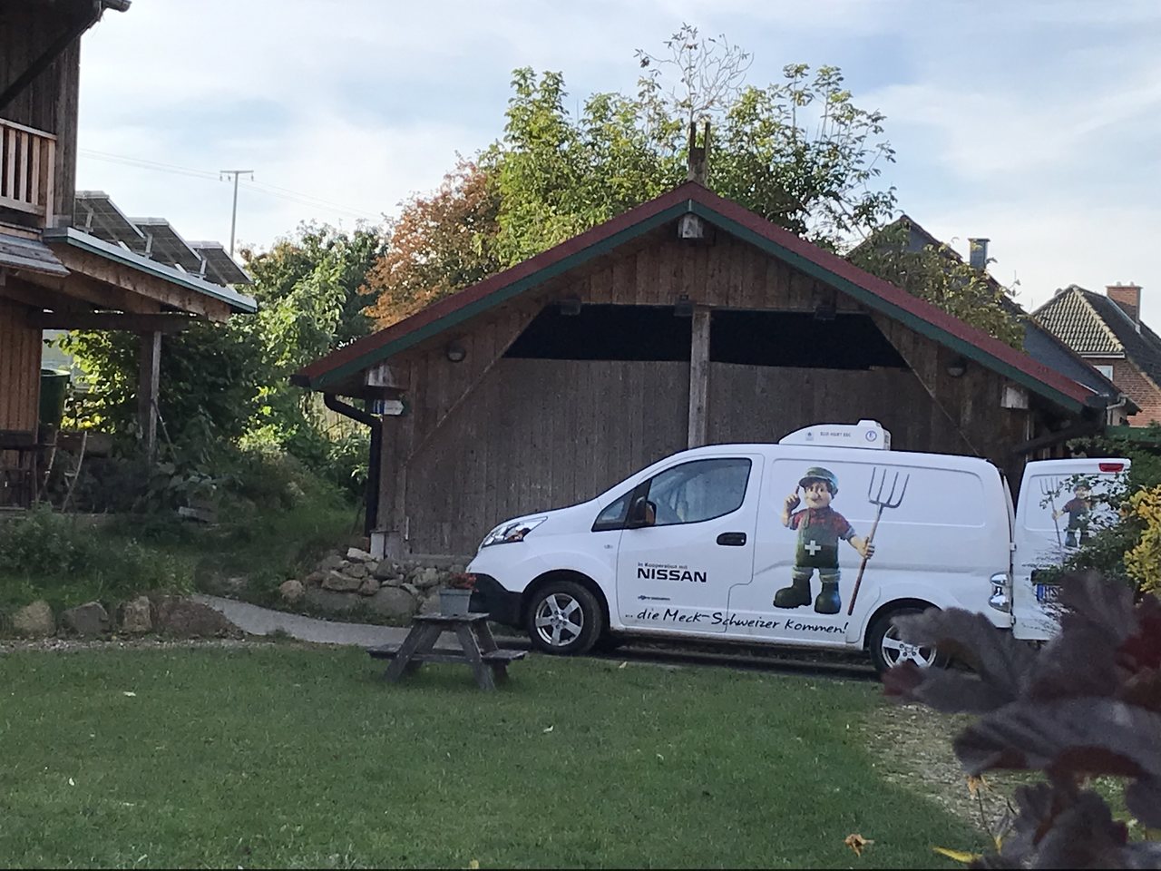 BU: Kühlfahrzeug mit dem Die Meck-Schweizer ihre regionalen Waren ausliefert (Foto: LEKA MV)